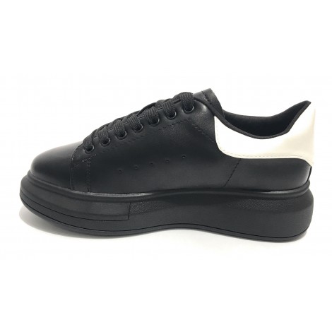 Scarpe donna sneaker con zeppa Gold&gold ecopelle nero/ bianco D20GG47