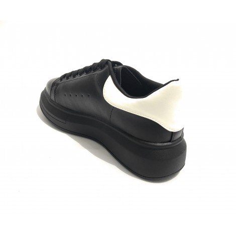 Scarpe donna sneaker con zeppa Gold&gold ecopelle nero/ bianco D20GG47