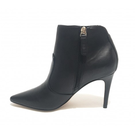 Scarpe donna ankle boot Guess tronchetto mod. Byrne TC 80 in pelle nero D20GU41