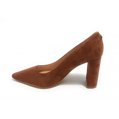 Décolleté Guess a punta mod. Bettey pelle cognac donna D23GU40 FL7BETLEA08